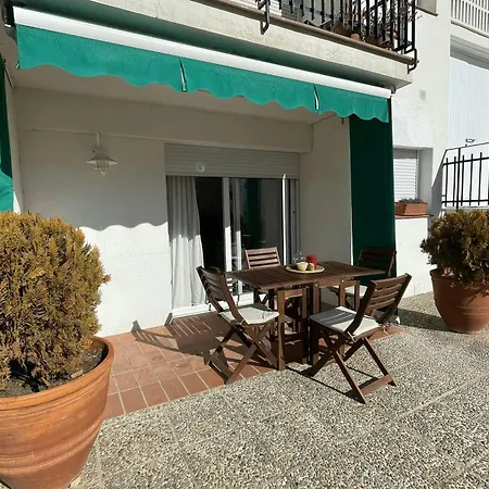 Apartment - Coastal Gem 50m From The
